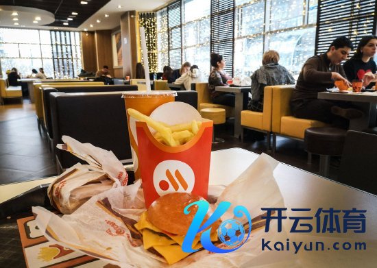 莫斯科一家原麦当劳餐厅，现为快餐连锁Vkusno i Tochka